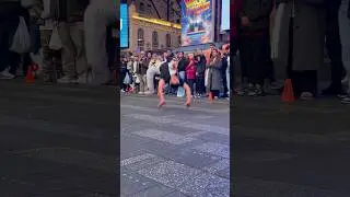 Times Square’s breakdance, New York City breakdancing! 