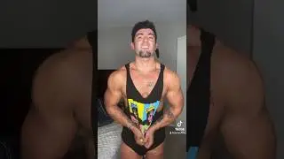 Bodybuilder flexing post workout 🏋️‍♀️