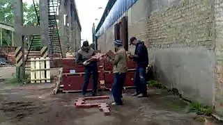 Игра в домино из кирпичей