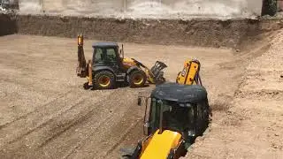 Jcb 4cx Bekoloder Kulanan Ustalarımız Temel Sıfırlama ve Tesviye İşlemi Yapıyor Seri Şekilde