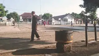 Suasana alun alun Cimalaka saat liburan perpisahan