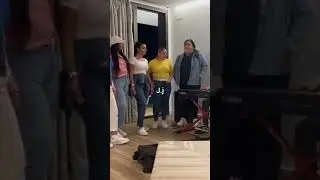 Silvia gorreta y las niñas cantando cai