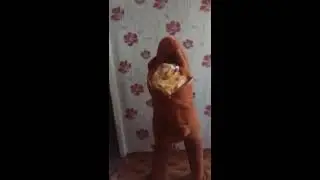 Танец в костюме медведя!!!