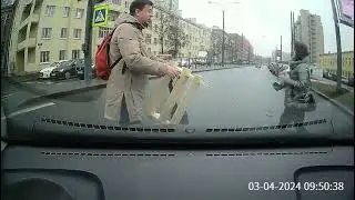Водитель научил самокатчика спешиваться на пешеходном переходе 😂😂