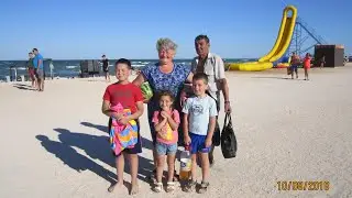 Геническ   10. 08. 2018г   Почернін Олександр Миколайович  з внуками на відпочинку