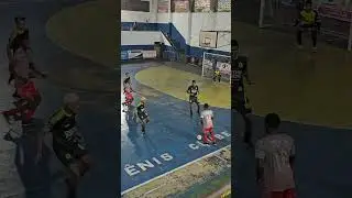 No futsal  um espaço  resolve  ? 