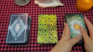 АСМР Таро Расклад Думает/ Чувствует / Действия; шепот, таппинг, болталка
