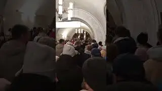 В метро ВДНХ толпа людей