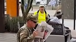 Солдат Читал Газету, Как Вдруг Женщина Прыгнула Ему в Руки. Вот Это Сюрприз!