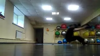 Падение на спину, как я его понимаю))) Сесть и перекатиться на спину.