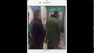 Ржака Дебил снимает деньги в банкомате