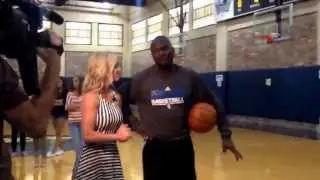Dallas Mavericks Darrell Armstrong "teaching" me how to shoot a free throw!
