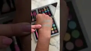 Pixel-perfect pigmentation loading... 💄💻✨