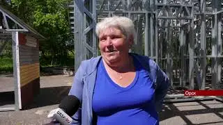 21052024 В Орске смонтировали демонстрационную площадку, где пострадавшие от паводка могут посмотрет