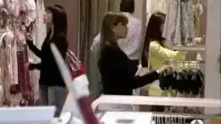 Los hombres de Paco-Sara compra ropa interior