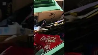 Dumpster Diving in the Cleanest Bin #reselling #recycling #ebay #seller
