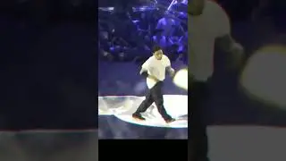 break dance on the head  in 3D anaglyph