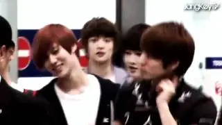JongKey 종키  Fancam moment # 24 - "Stick with you"