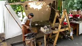 работа кузнеца и прялка видео