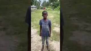 Afrikalı çocuk harika kuran okuyor