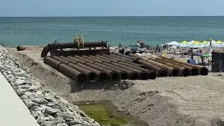 Plaja Costinesti in constructie. Cine stie ce rol au tevile de pe plaja?