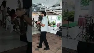 Saxofonista en el bautizo