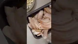 Babi goreng krispi pake sambal andaliman sih emg nagih bgt