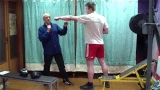 Как победить высокого и сильного противника