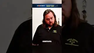 Парнишка принес скэйты 
