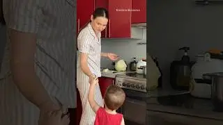 Я готовлю, а мой ребенок в это время😁😂 