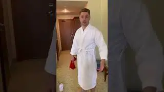 А ему идет 😀😀 посмотрю я как он в нем будет купаться
