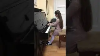 Гадзан Элина, 7 лет, п. Сартана.