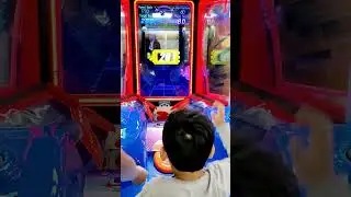 Reihan Main Permainan Frisbee di Happytime