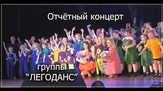 Танцует 