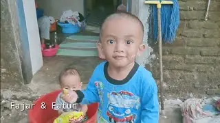 Funny when playing in the basin - Cute Kids