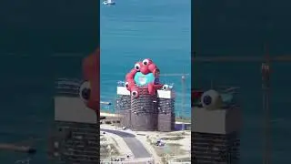 ミャクミャクの塔！今回の万博も象徴的な建築物があったほうがいいと思ってたけど、ちゃんと作ってたんだね。ミャクミャクさま動画その6