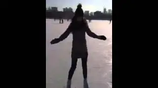 Перископ valentisokolova   Валя катается на коньках