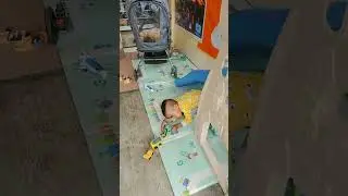 Menunggu ayah kerja.. 😁 abang jagain adek sambil main di seluncuran