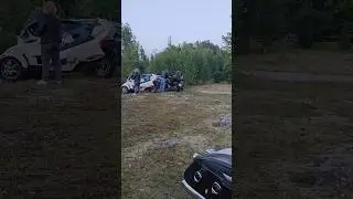 Можно ли поставить Honda GoldWing на центральную подставку вдвоём?)