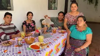 MAMÁ De Las PRIMAS, Nos Acompañó En La MESA, Para El ALMUERZO