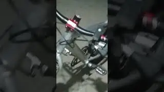 Bigla nalang lumapit yung aso sakin habang nag aantay ako sa kasama ko