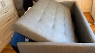 $200 pela mágica do sofá.