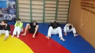 Качаем пресс 150 раз | Как дети качают пресс | Качаем пресс на износ