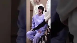 Они постоять за друг друга. Смотрите как Юнги оттолкнул дверь, а Чимин обнял его а Чогук волновался