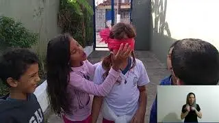Brincando de cobra cega