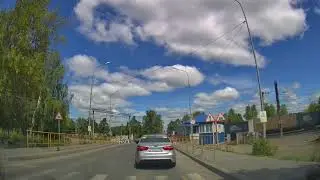 Железнодорожный переезд со шлагбаумом в Винзили/Railway crossing with barrier in Vinzili