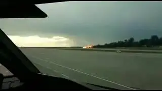 Видео  посадки горящего Superjet-100 в аэропорту Шереметьево
