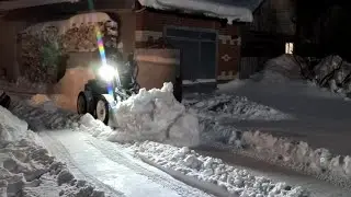 Чистка снега Мини погрузчиком с ковшом после метели