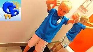 Батл магазинов детский Адидас и Адидас стоковый Battle Adidas Kids and Adidas stores stock