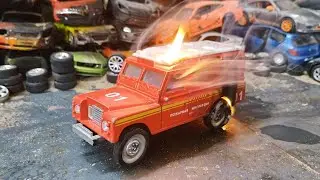Машина горит. Уничтожение железной машинки в масштабе 